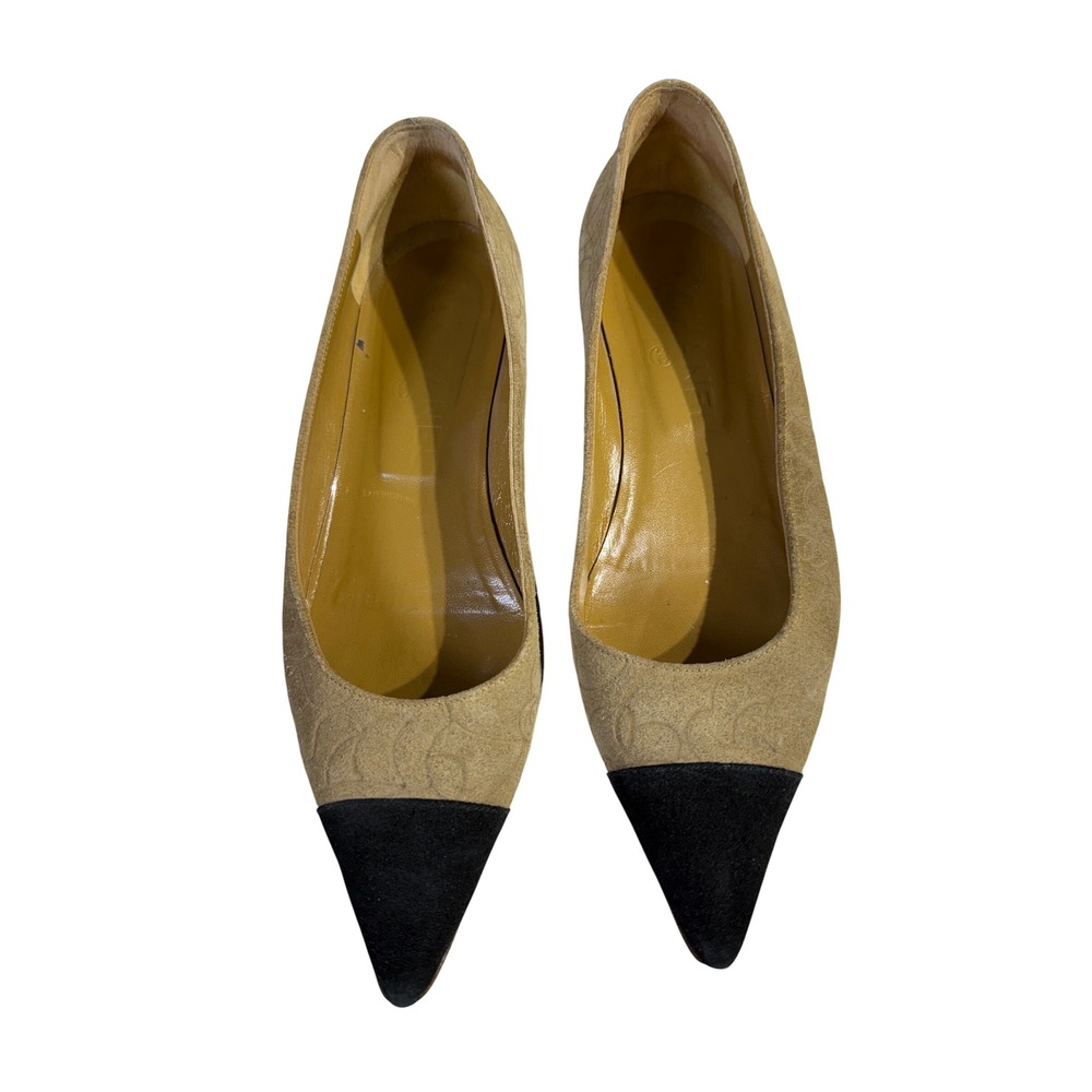 Chanel Beige Suede Camellia Embossed Pumps Black Cap Toe Kitten Heel 8 (38) READ